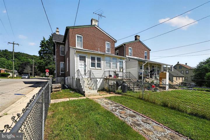 798 Madison St Property Photo 28