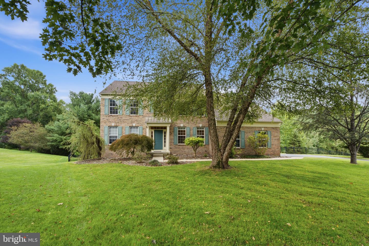 1222 Indian Trail Dr Property Photo 2