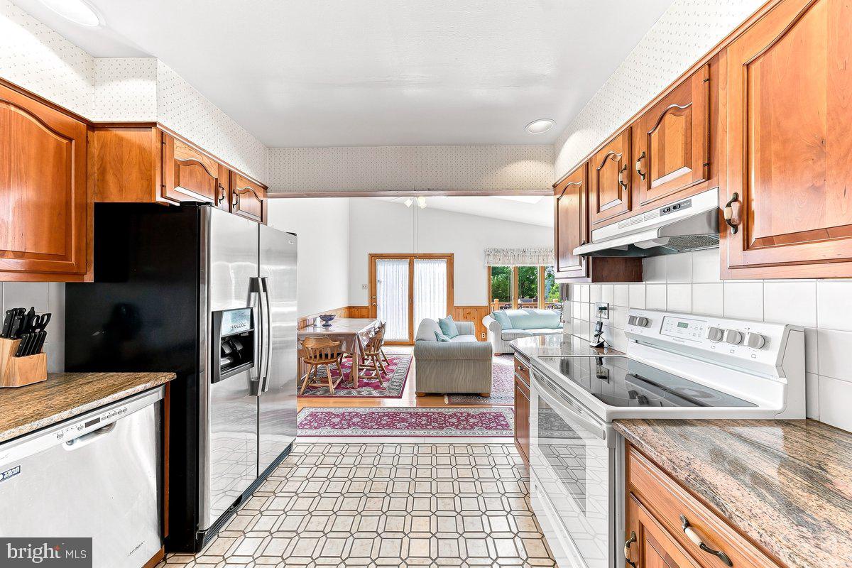 402 Farmhouse Rd Property Photo 17