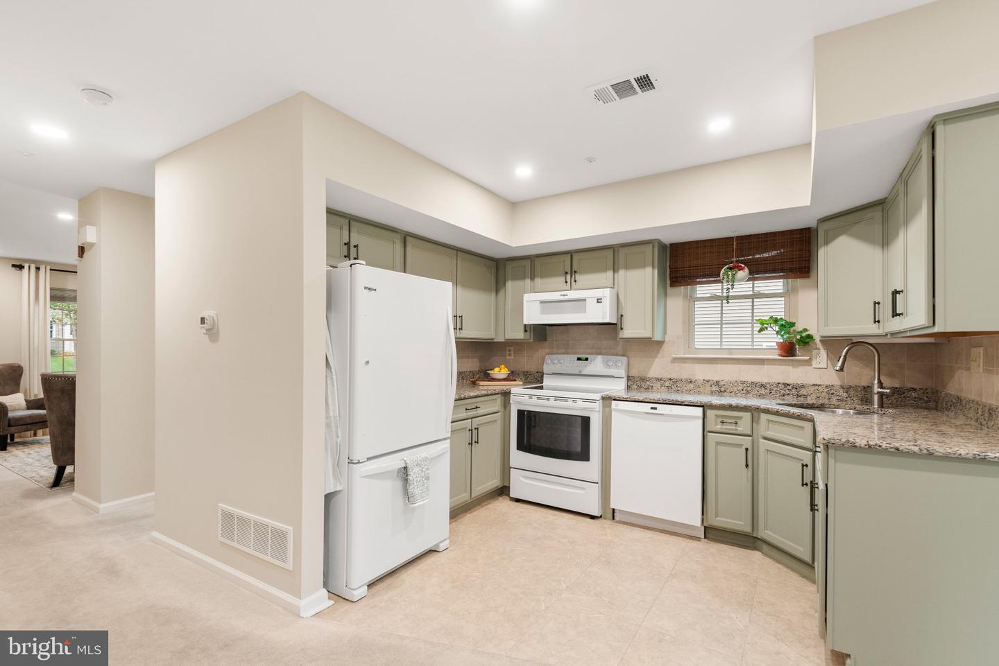 693 Metro Ct Property Photo 6