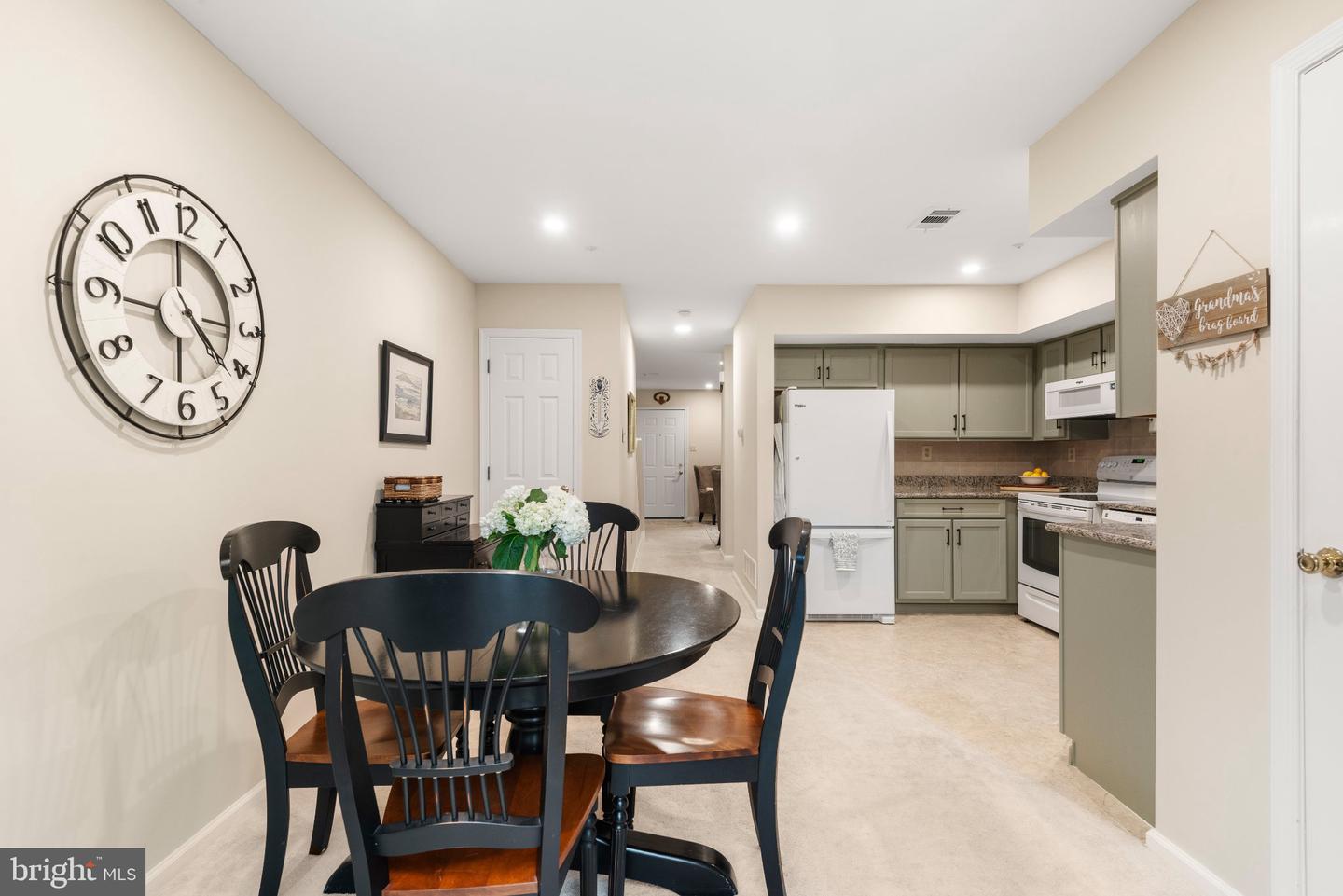 693 Metro Ct Property Photo 10