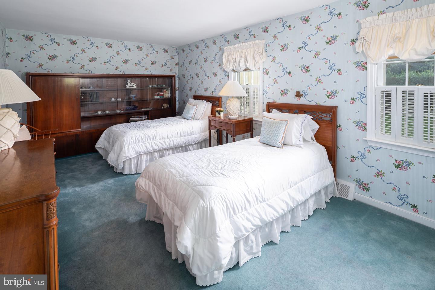 672 Clovelly Ln Property Photo 28