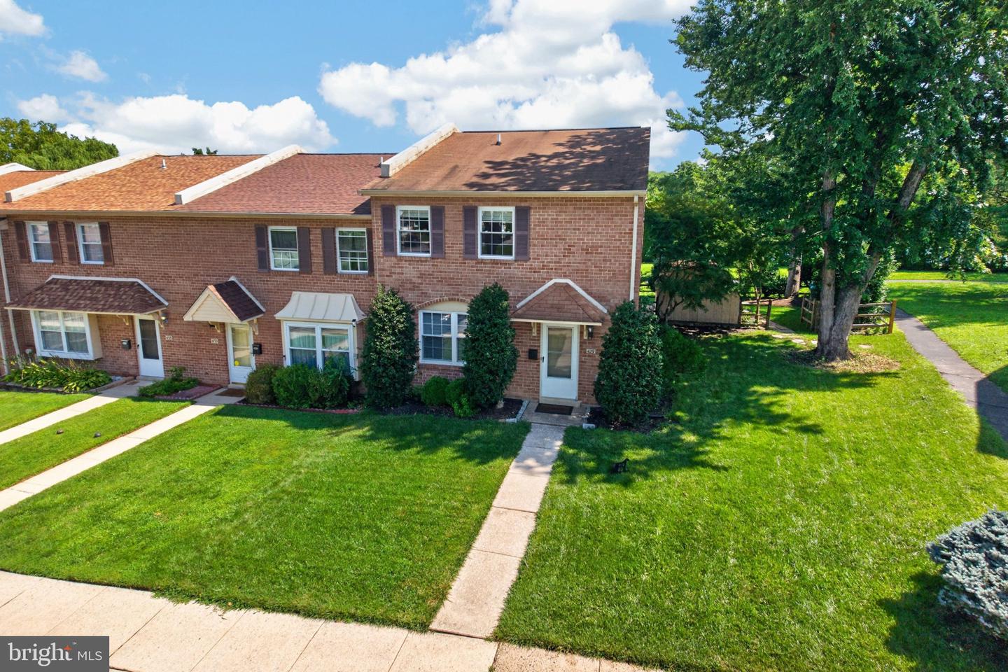 429 Carmarthen Ct Property Photo 4
