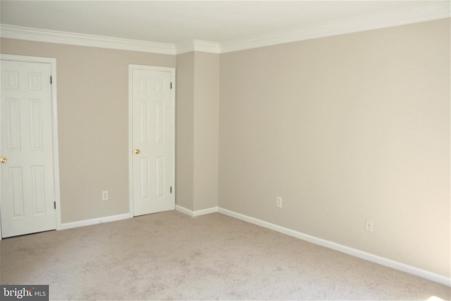 270 Fox Run Property Photo 4