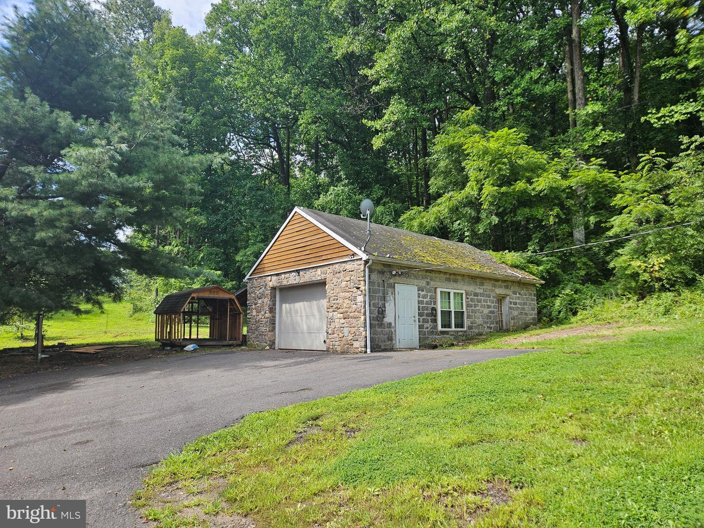 107 Bethesda Property Photo 5