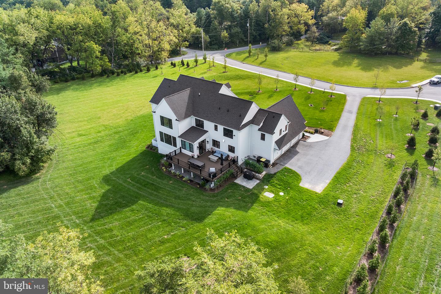 2 Barnwood Cir Property Photo 6