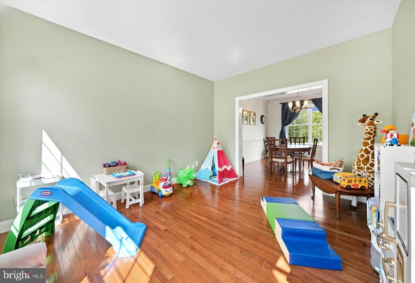 100 Jefferson Blvd Property Photo 11