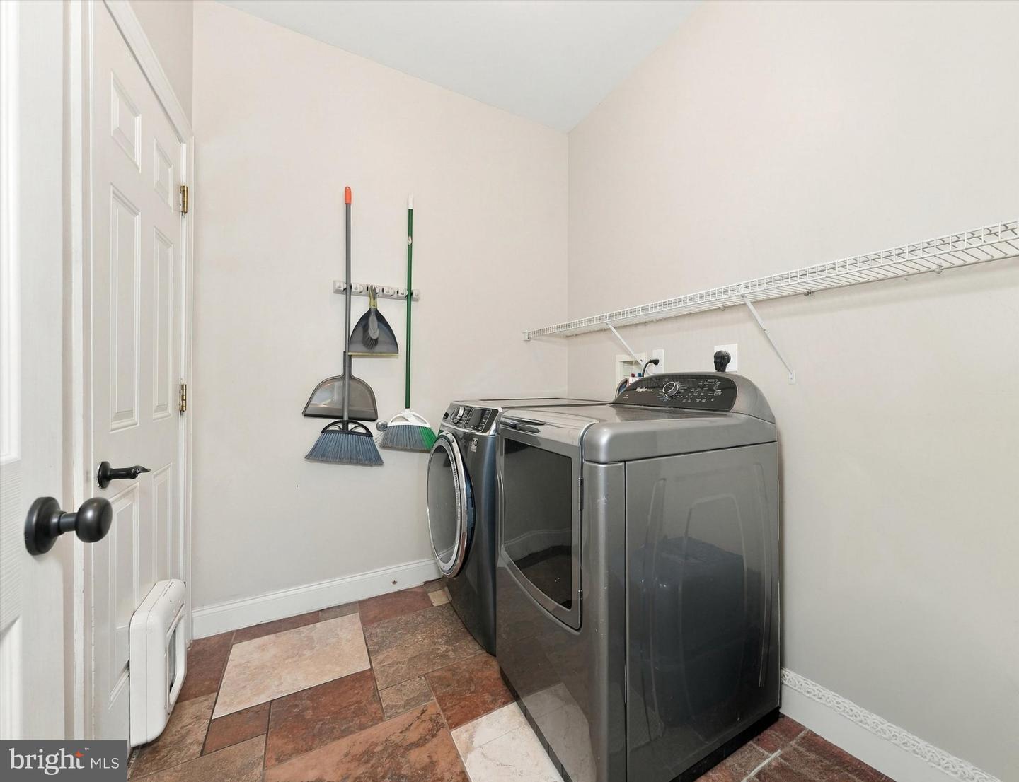 100 Jefferson Blvd Property Photo 15