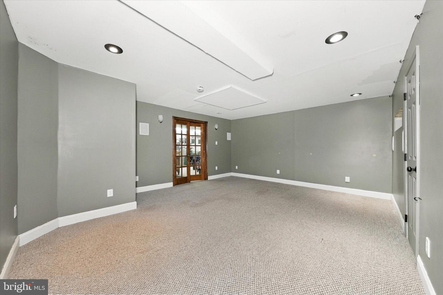 100 Jefferson Blvd Property Photo 28