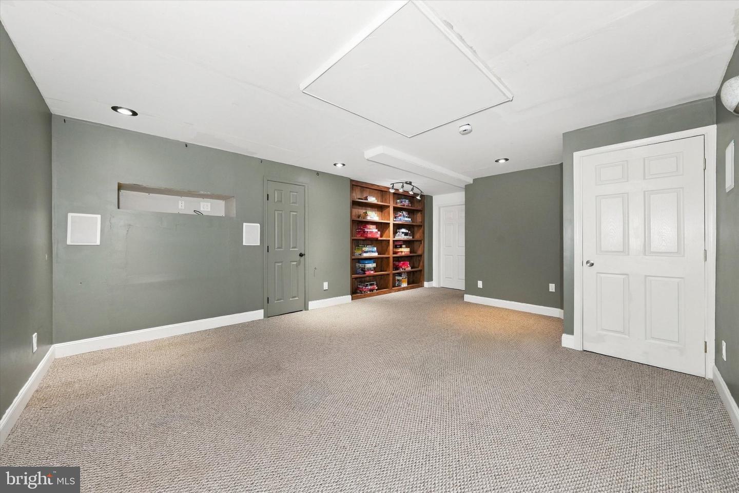 100 Jefferson Blvd Property Photo 29