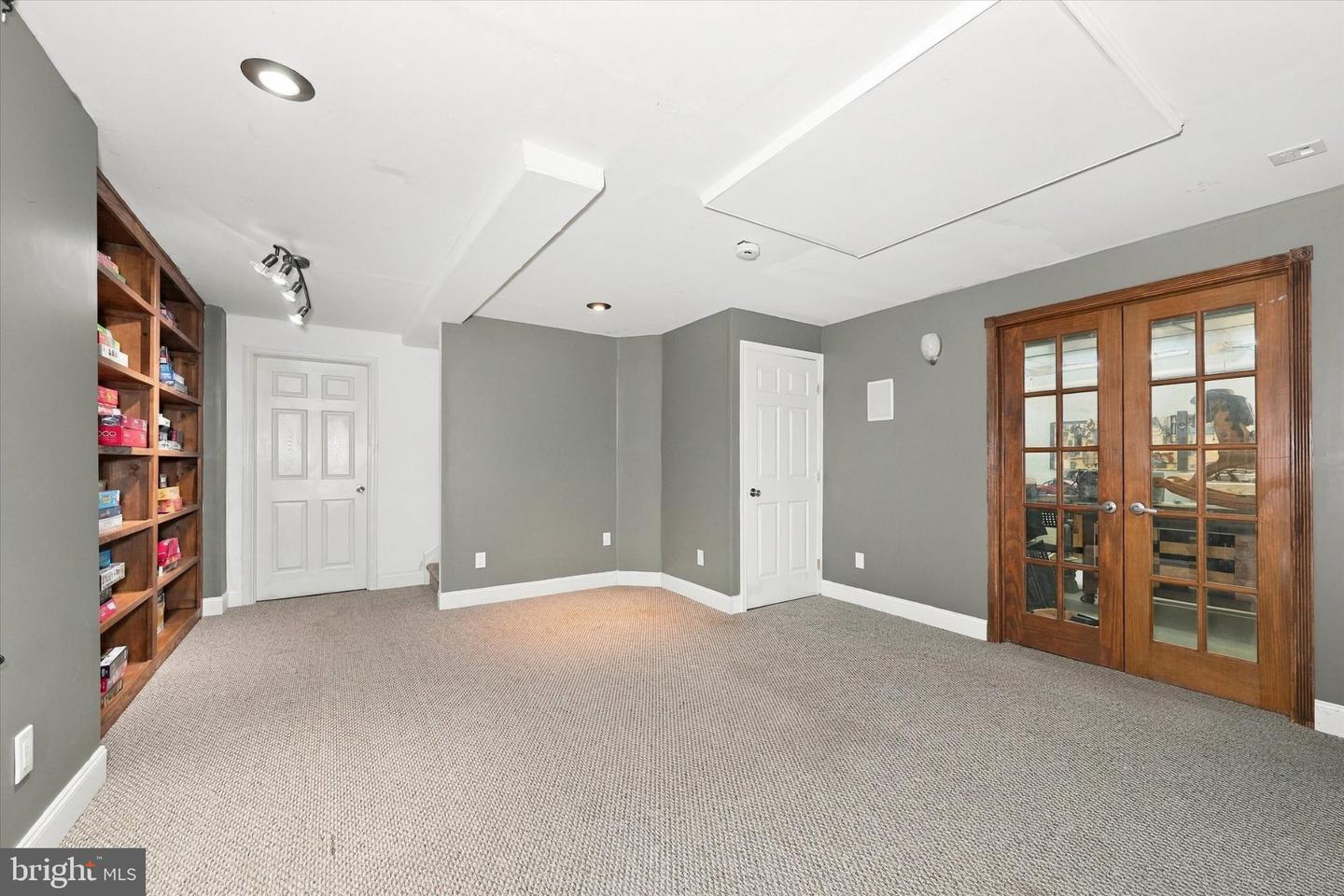 100 Jefferson Blvd Property Photo 30