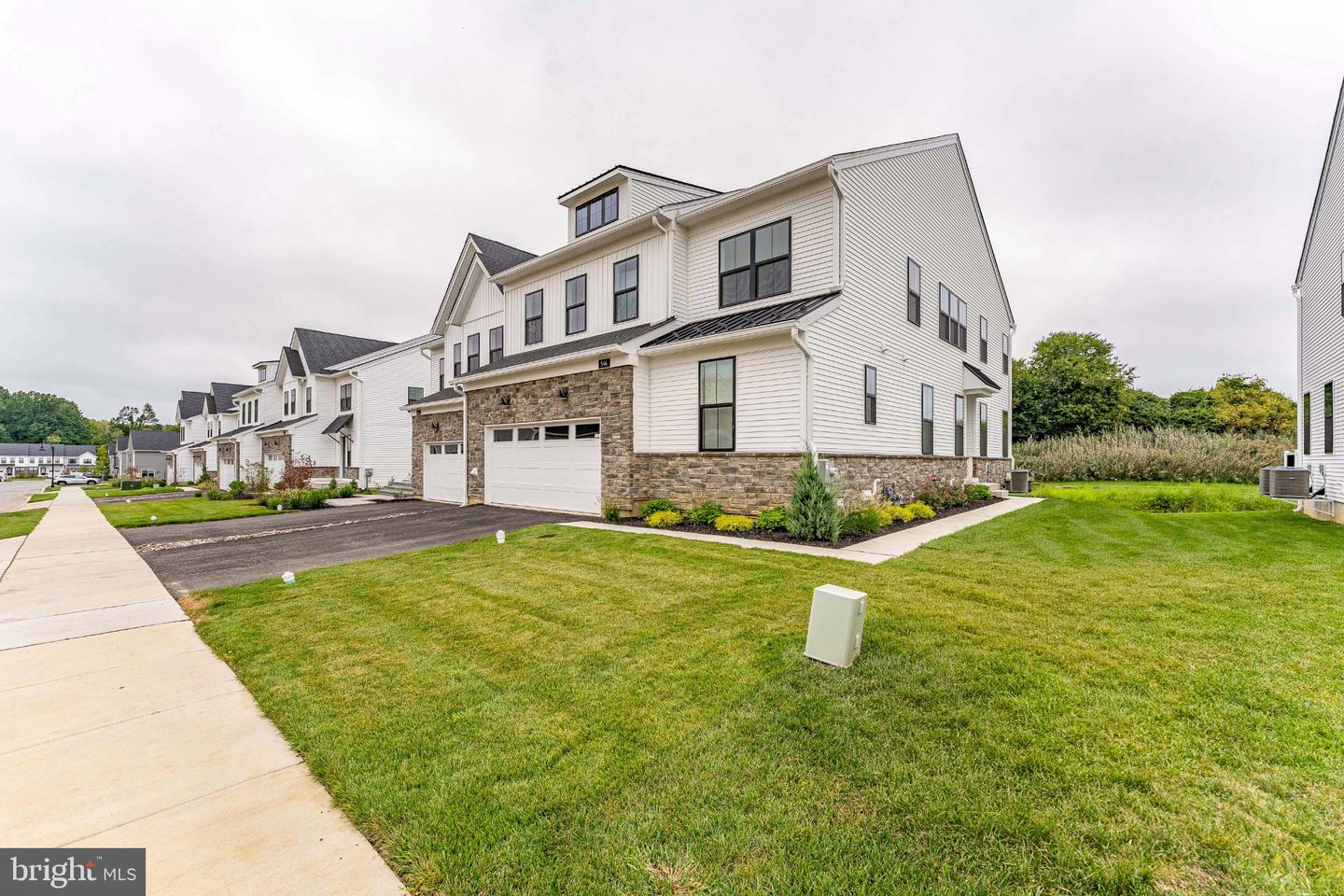544 Anfield Rd Property Photo 1