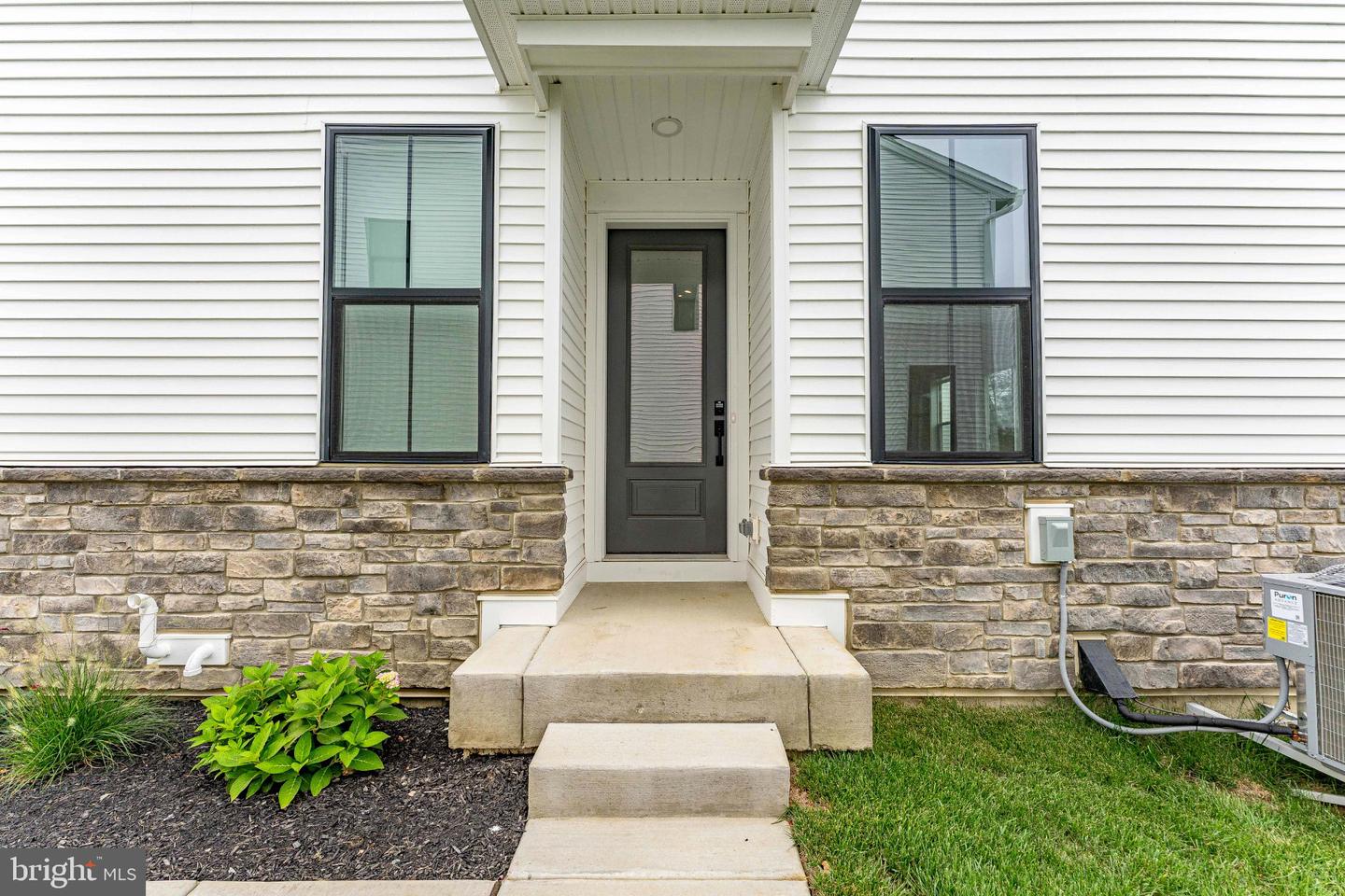 544 Anfield Rd Property Photo 3