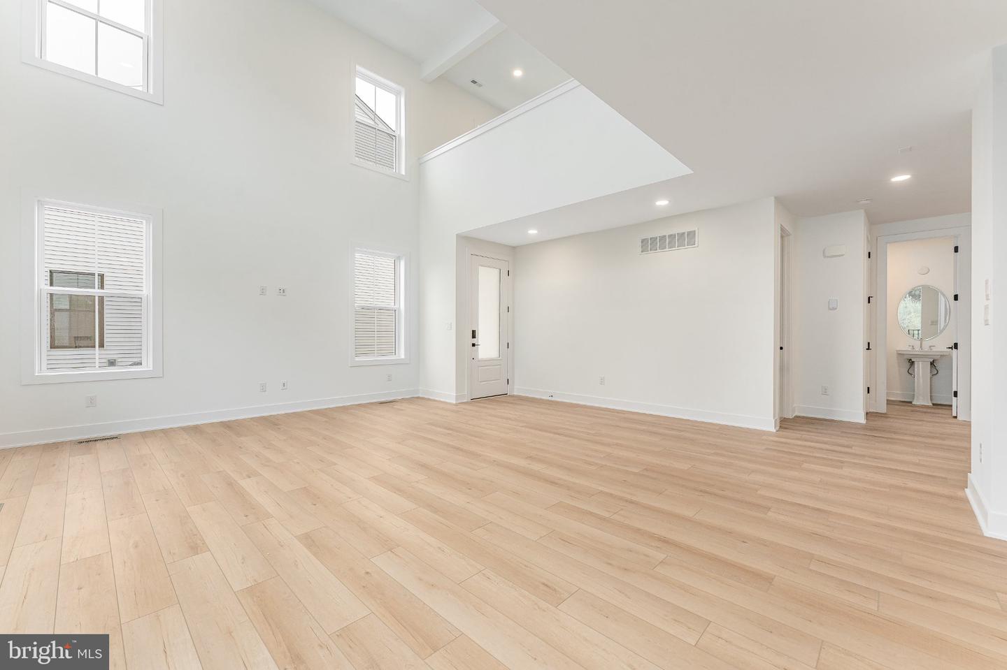 544 Anfield Rd Property Photo 8