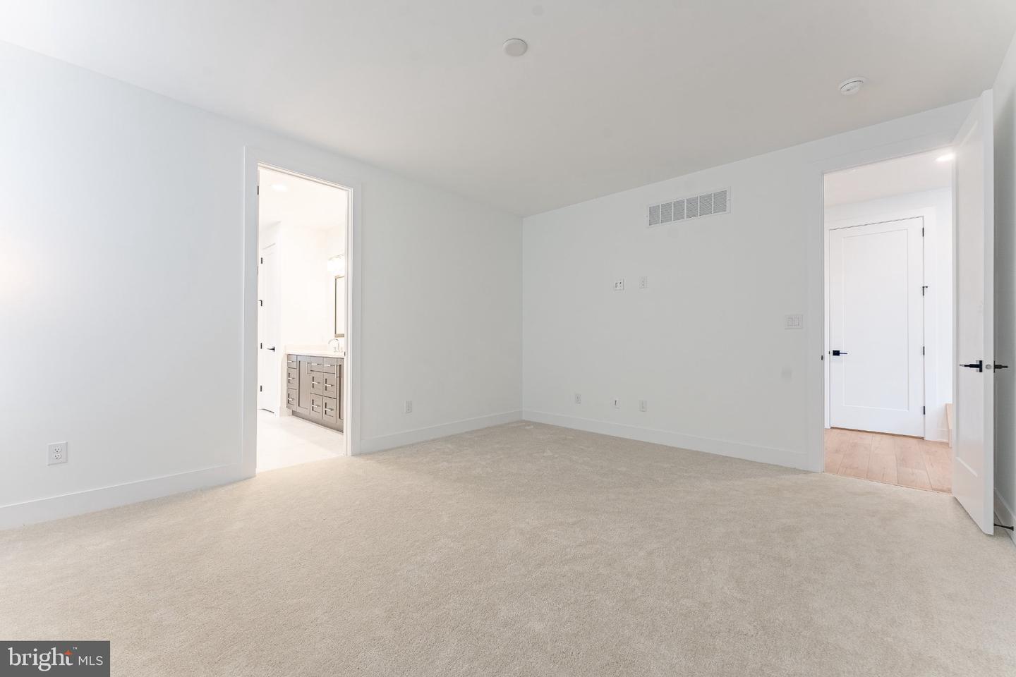 544 Anfield Rd Property Photo 23