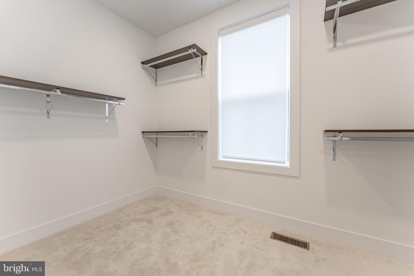 544 Anfield Rd Property Photo 27