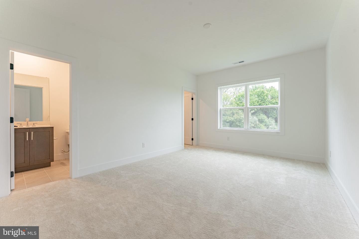 544 Anfield Rd Property Photo 33