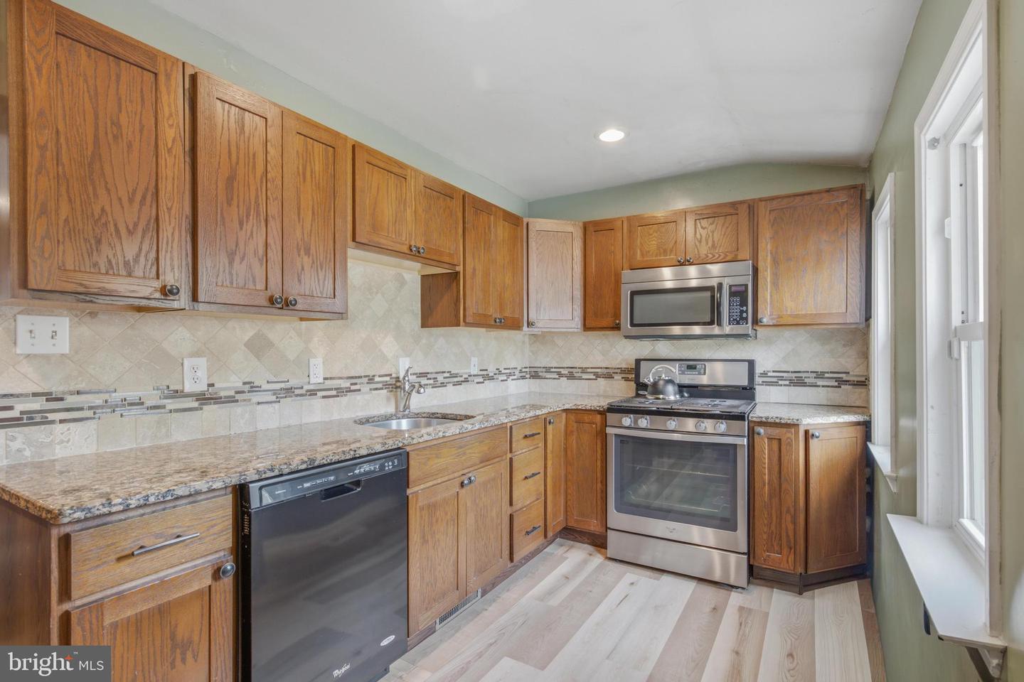 205 W High St Property Photo 6