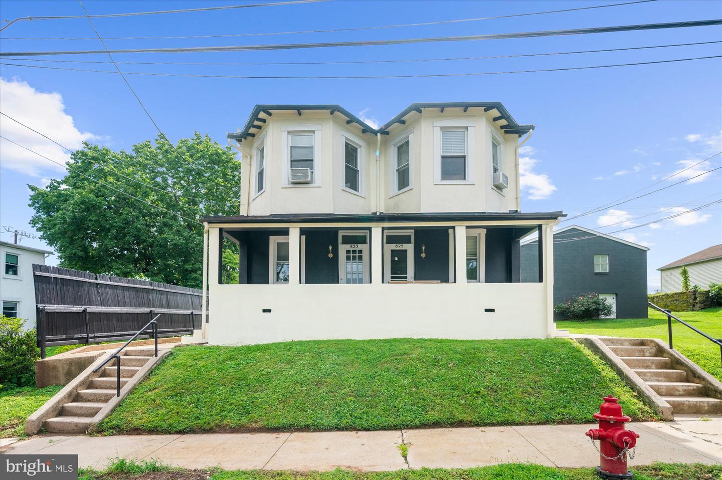 825 Maple Ave Property Photo 1
