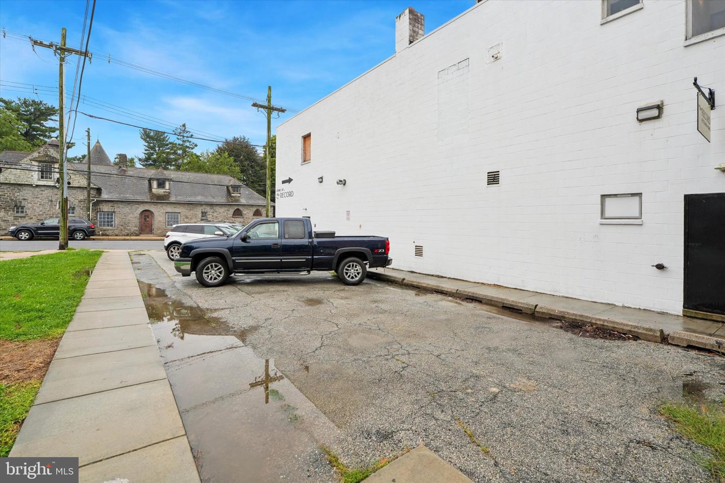 208 E Lincoln Hwy #2 Property Photo 19