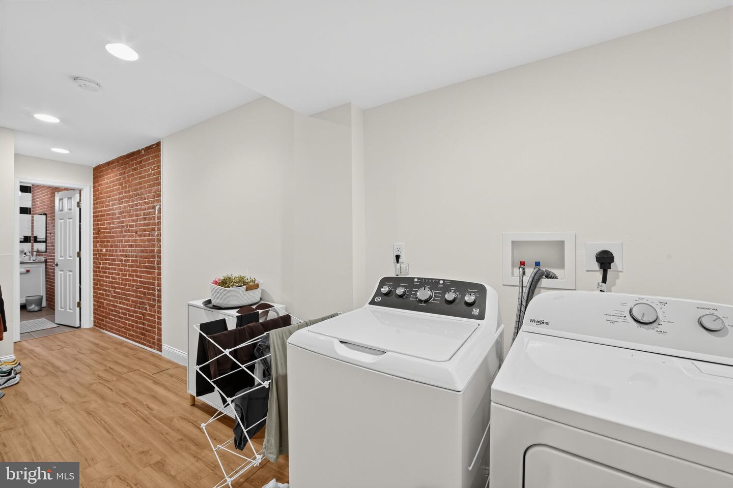 111 W State St Property Photo 36