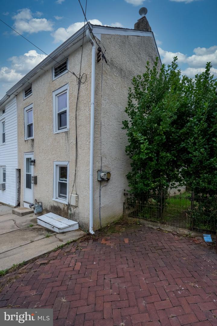 218 Ann St Property Photo 3