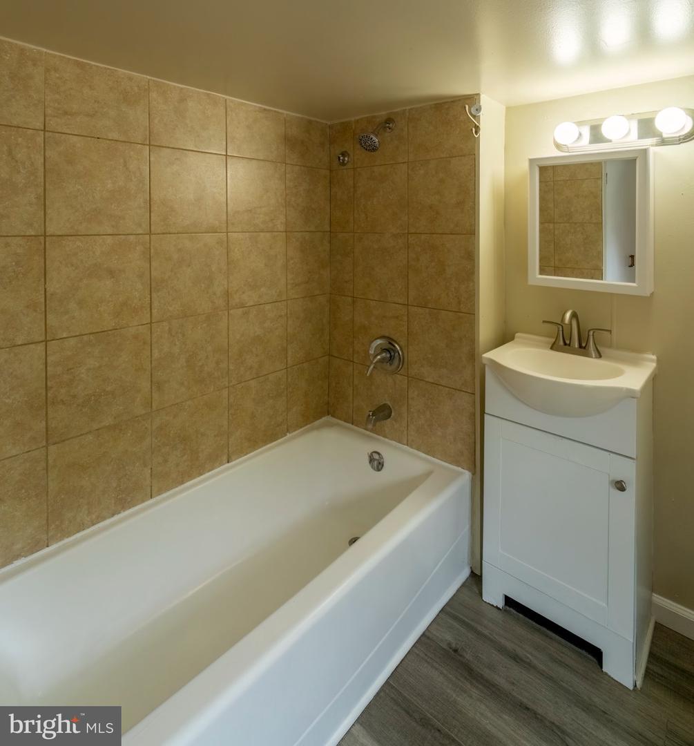 218 Ann St Property Photo 13