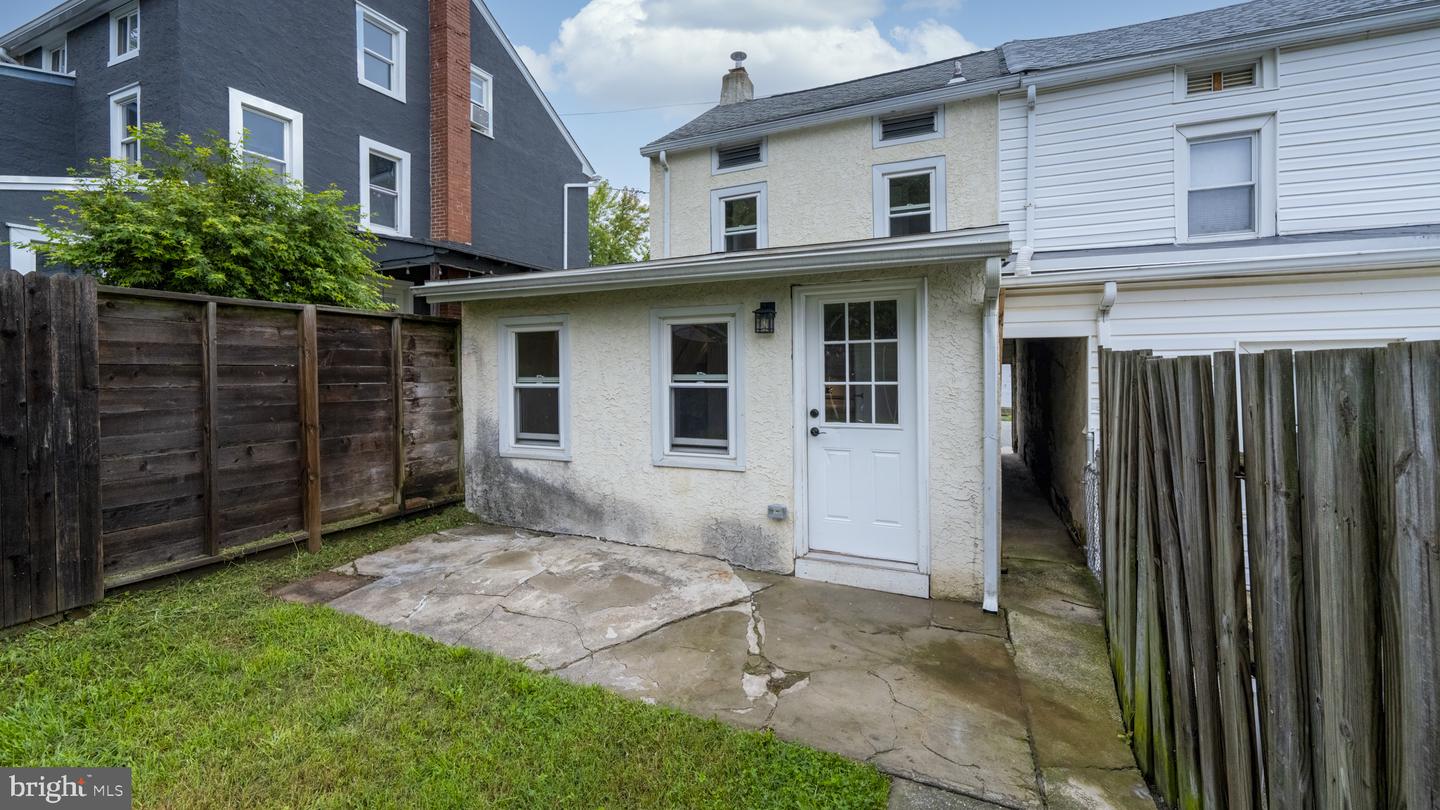 218 Ann St Property Photo 22