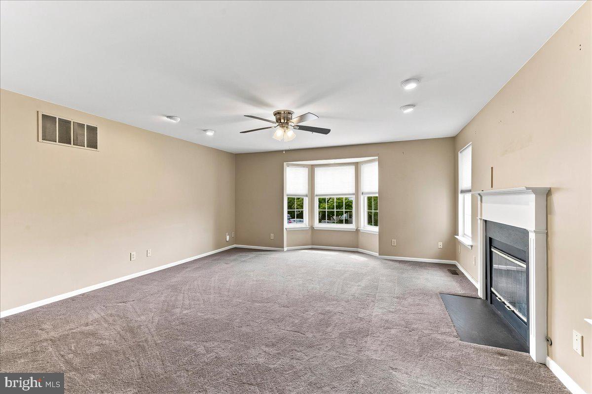 347 Huntington Ct #19 Property Photo 5