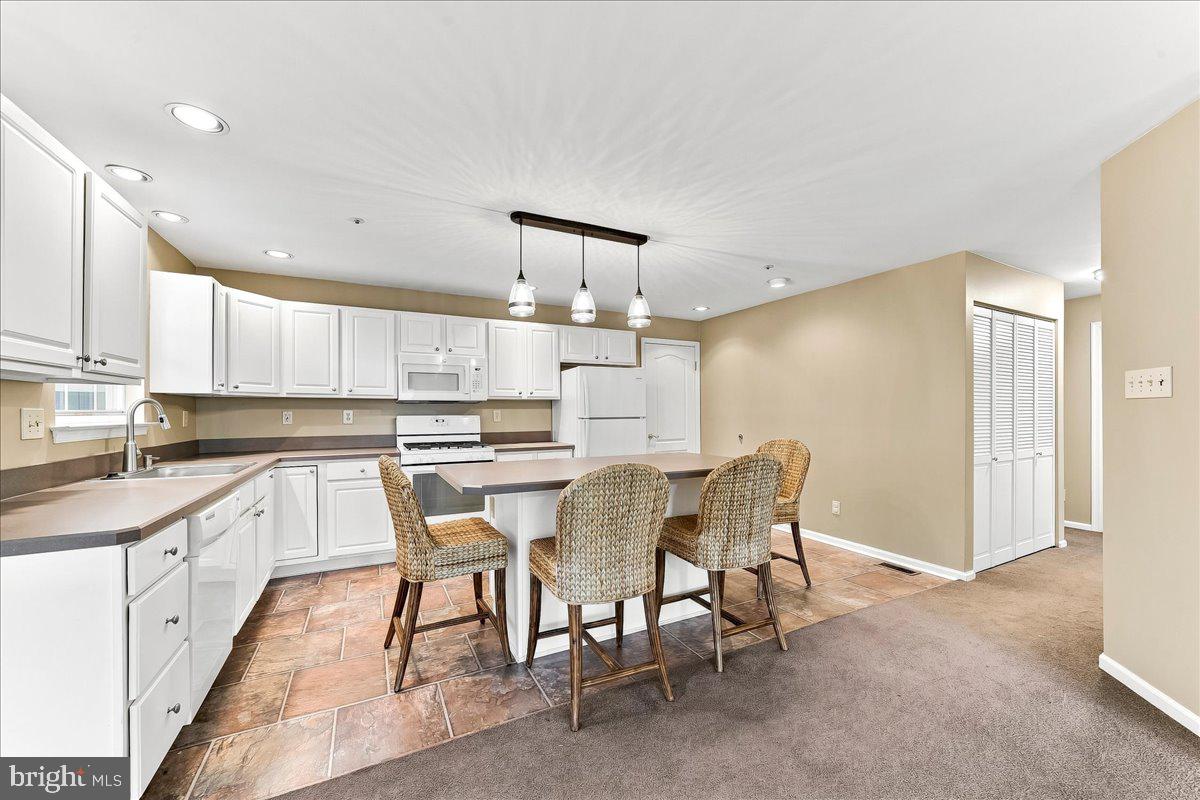 347 Huntington Ct #19 Property Photo 6