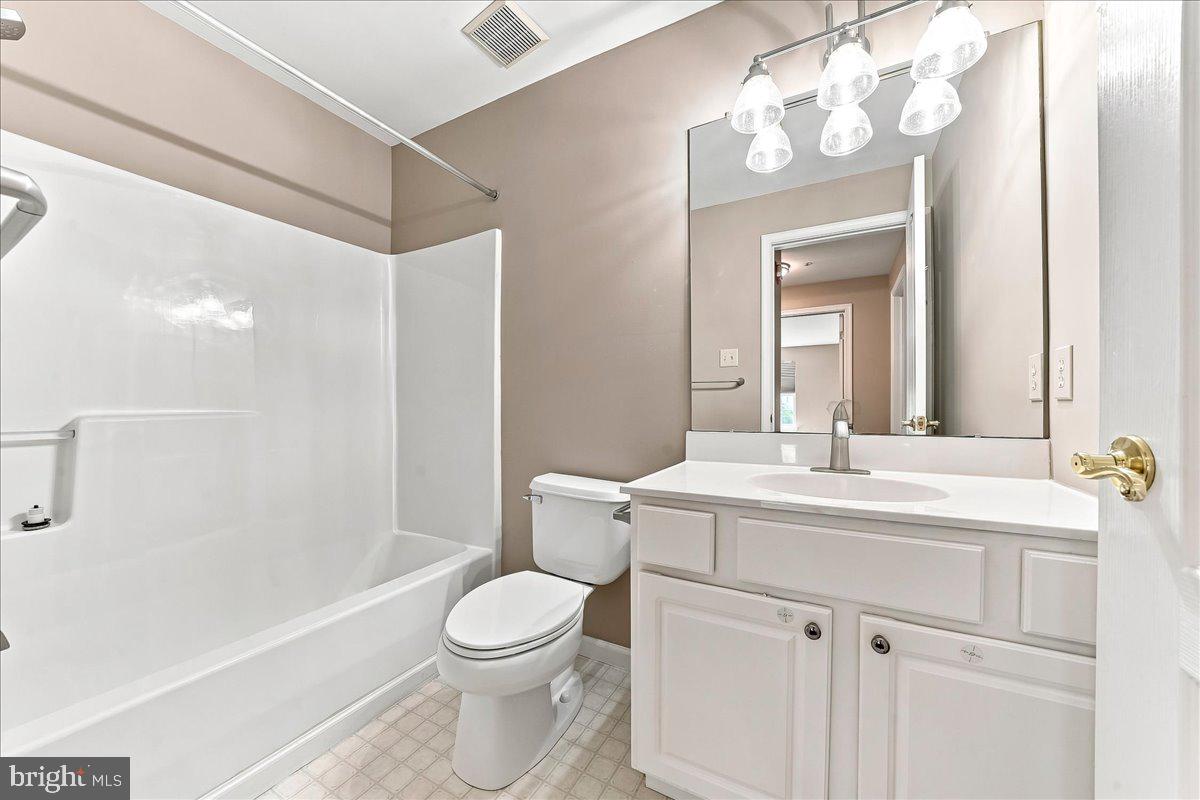 347 Huntington Ct #19 Property Photo 17
