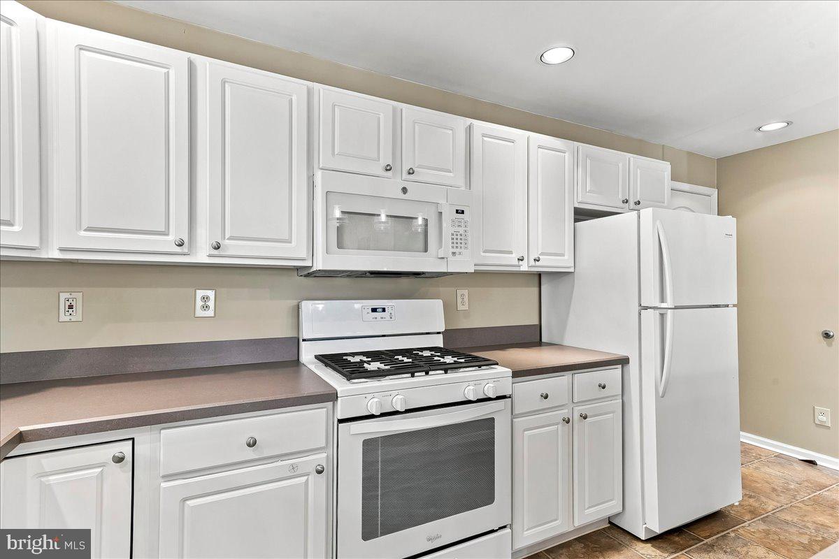 347 Huntington Ct #19 Property Photo 35