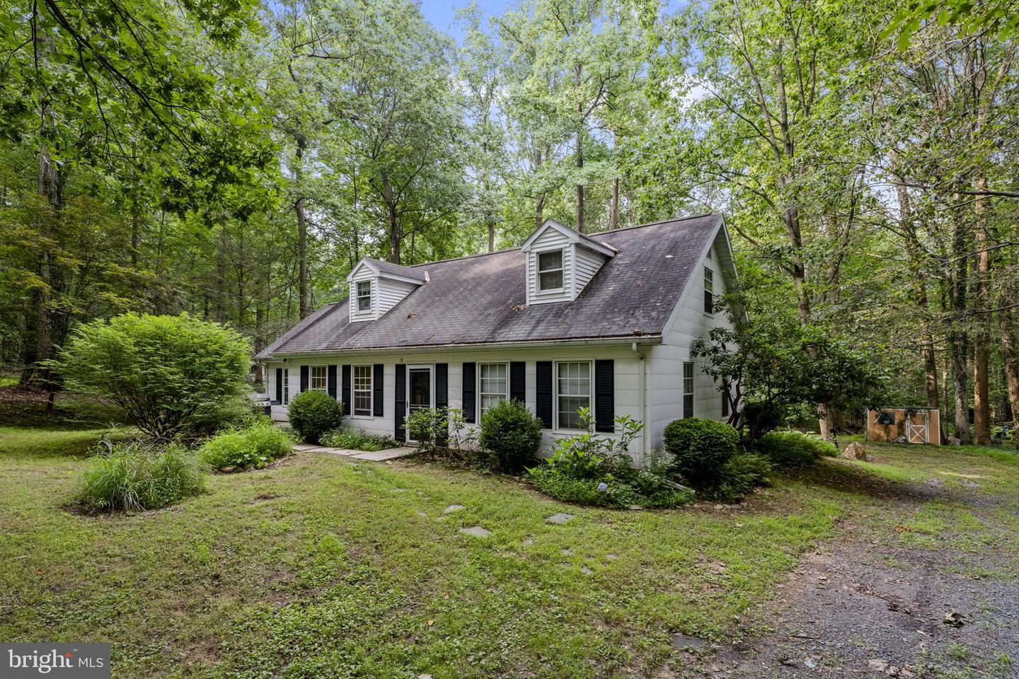 142 Oak Ln Property Photo 1