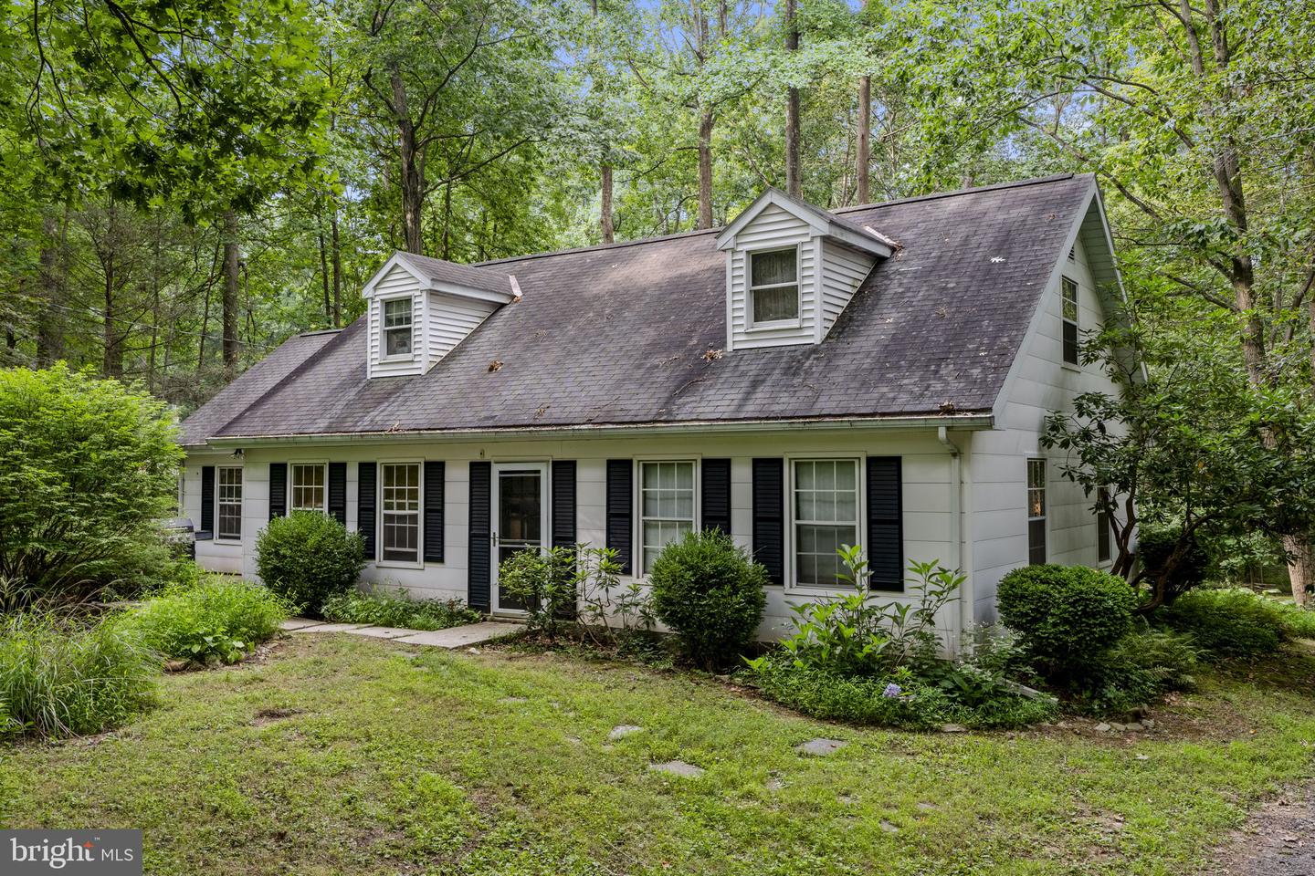 142 Oak Ln Property Photo 3