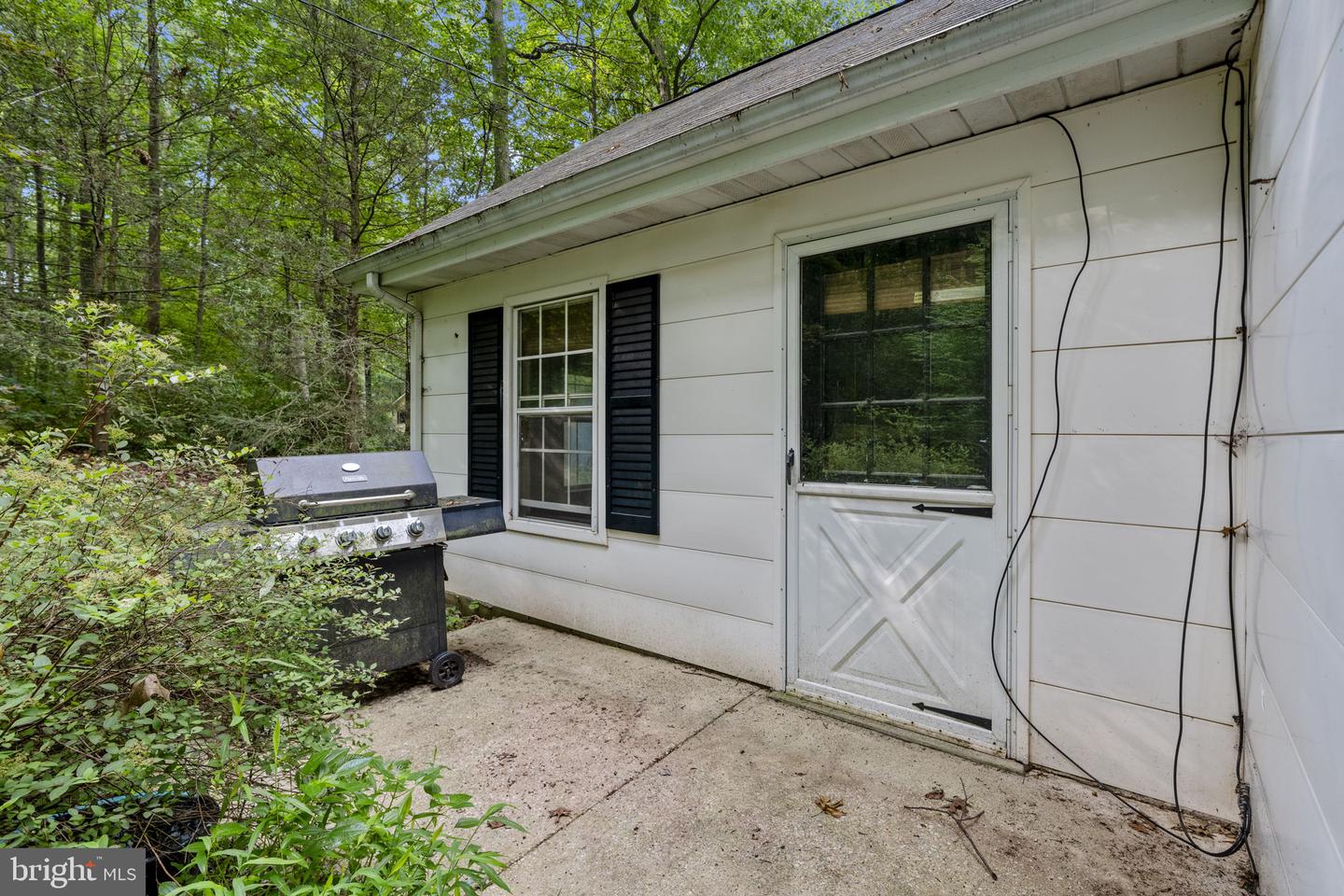 142 Oak Ln Property Photo 5