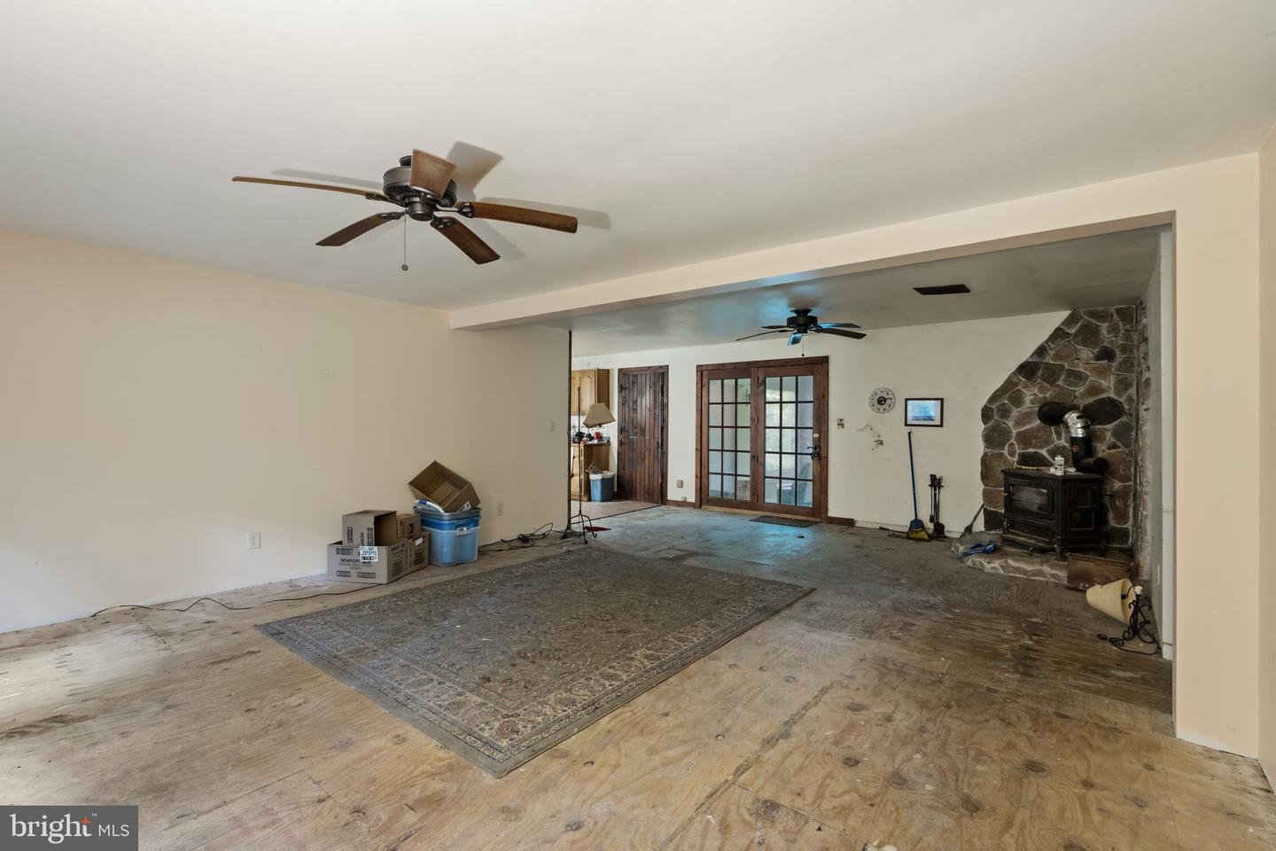 142 Oak Ln Property Photo 23