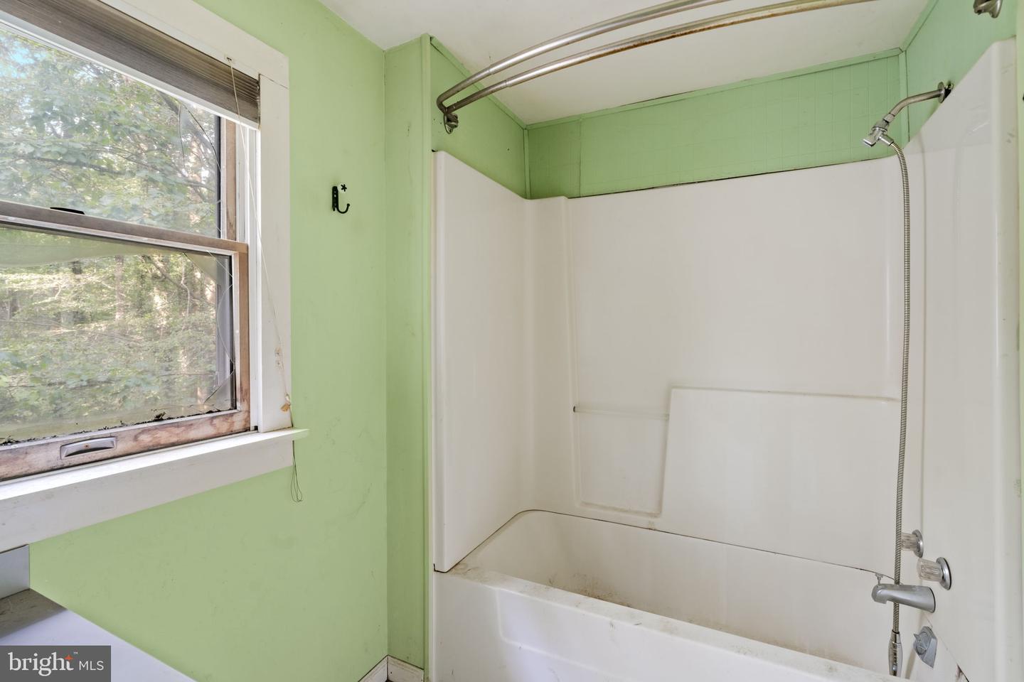 142 Oak Ln Property Photo 37