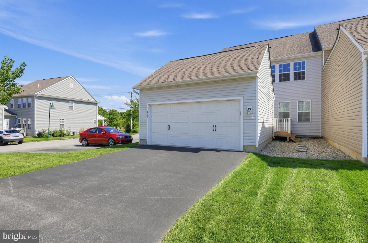 710 Sun Valley Ct Property Photo 3