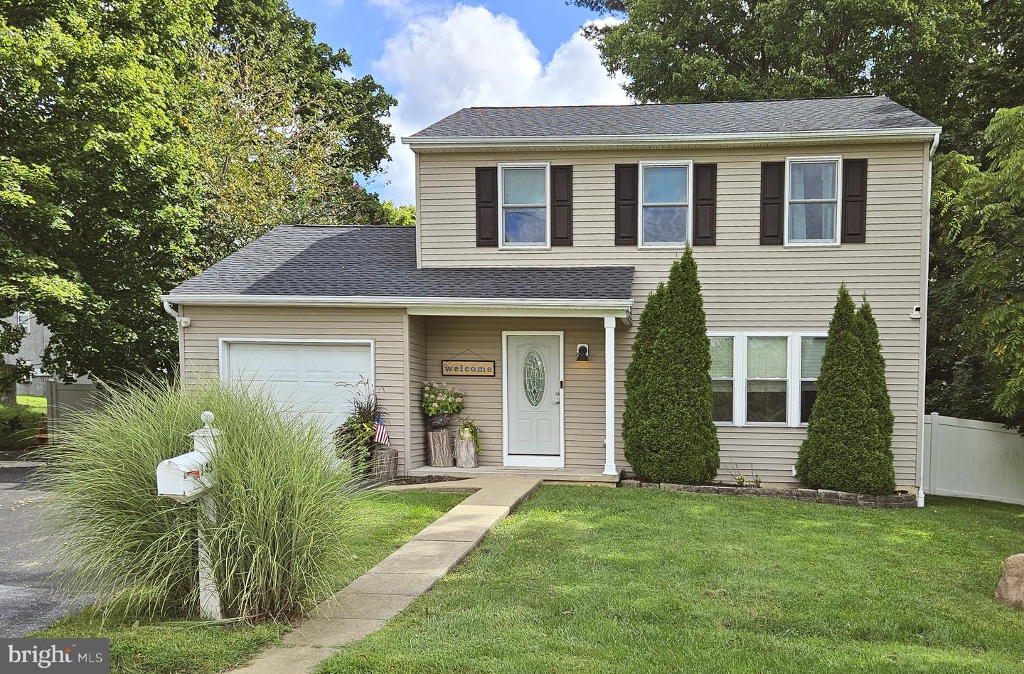 143 RAINBOW RD Property Photo 1