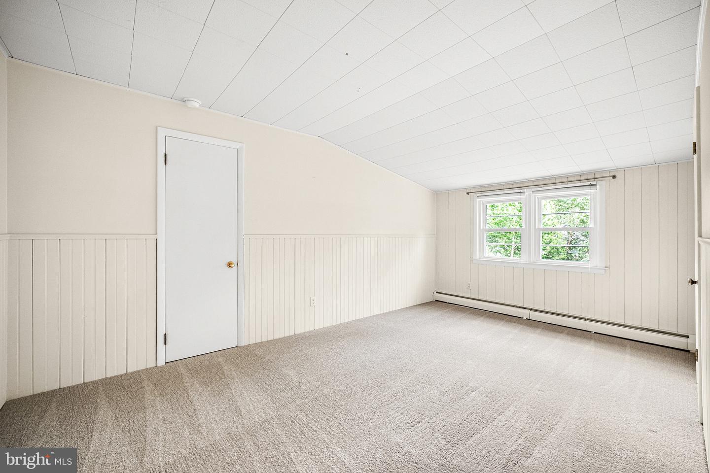593 Watford Ln Property Photo 33