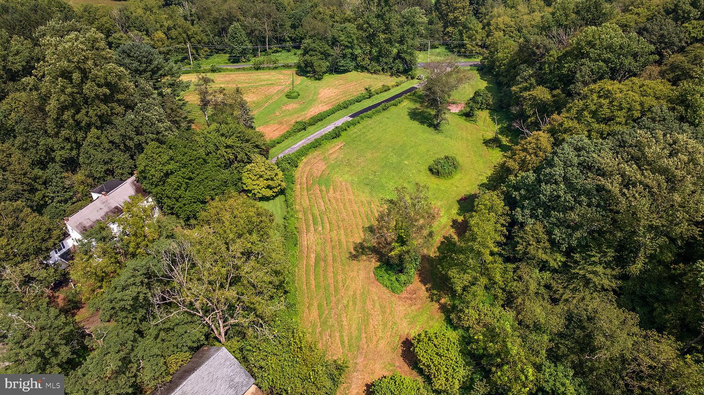 217 Bucktoe Rd Property Photo 3