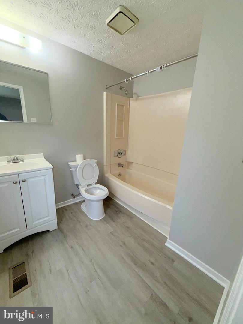 354 Barclay St Property Photo 10