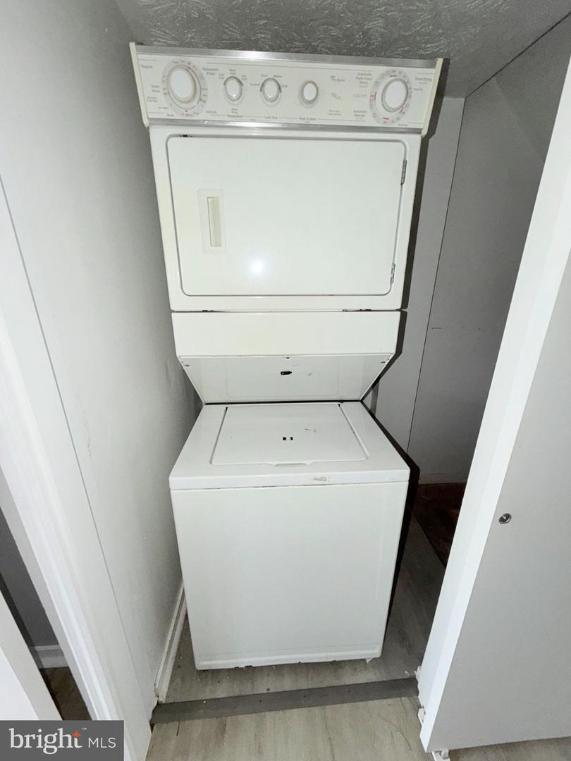 354 Barclay St Property Photo 14