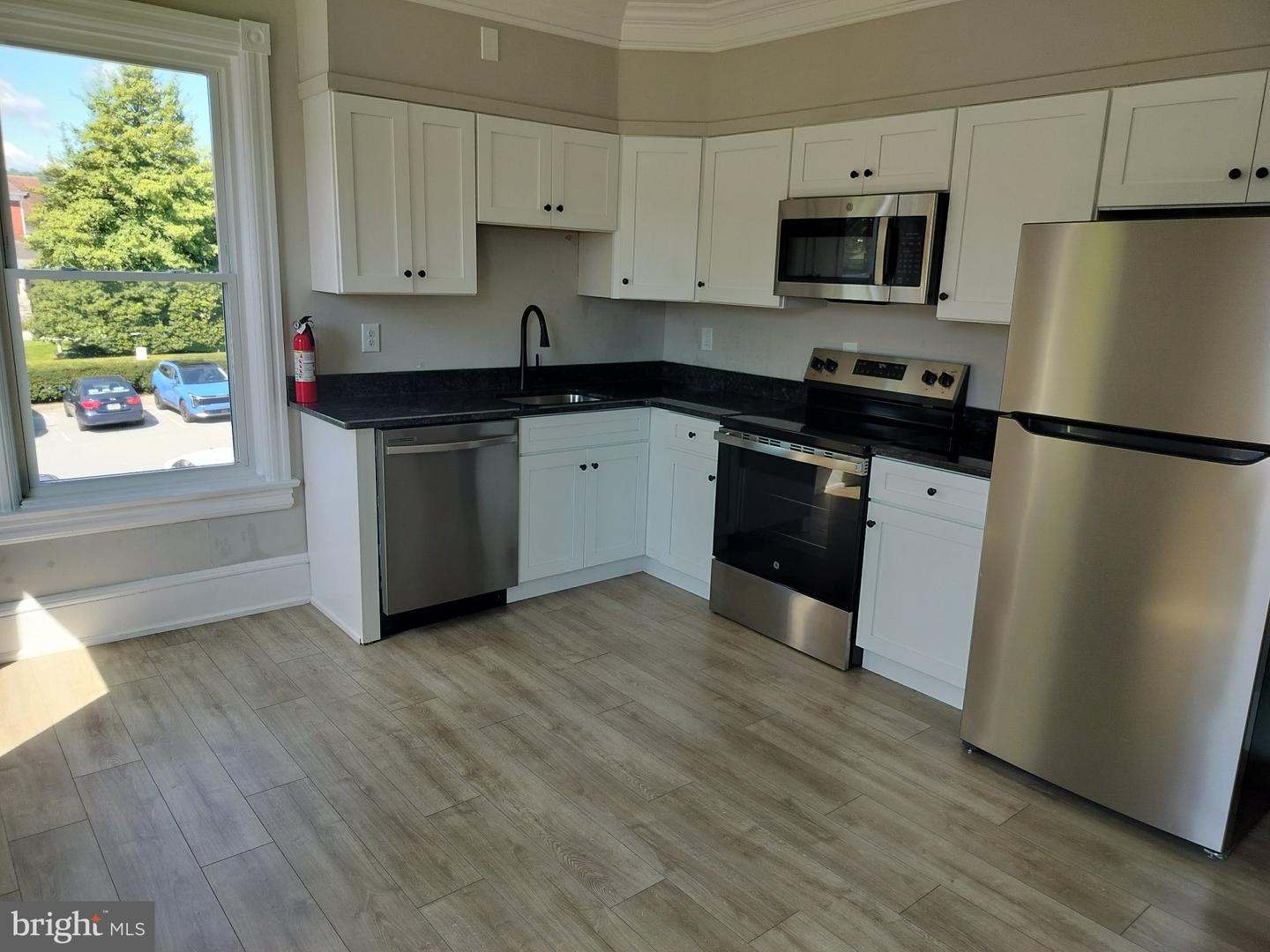 368 E Chestnut St Property Photo 1