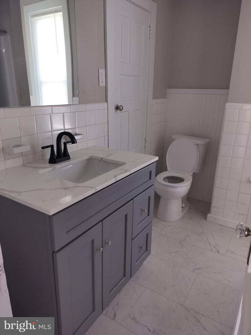 368 E Chestnut St Property Photo 5