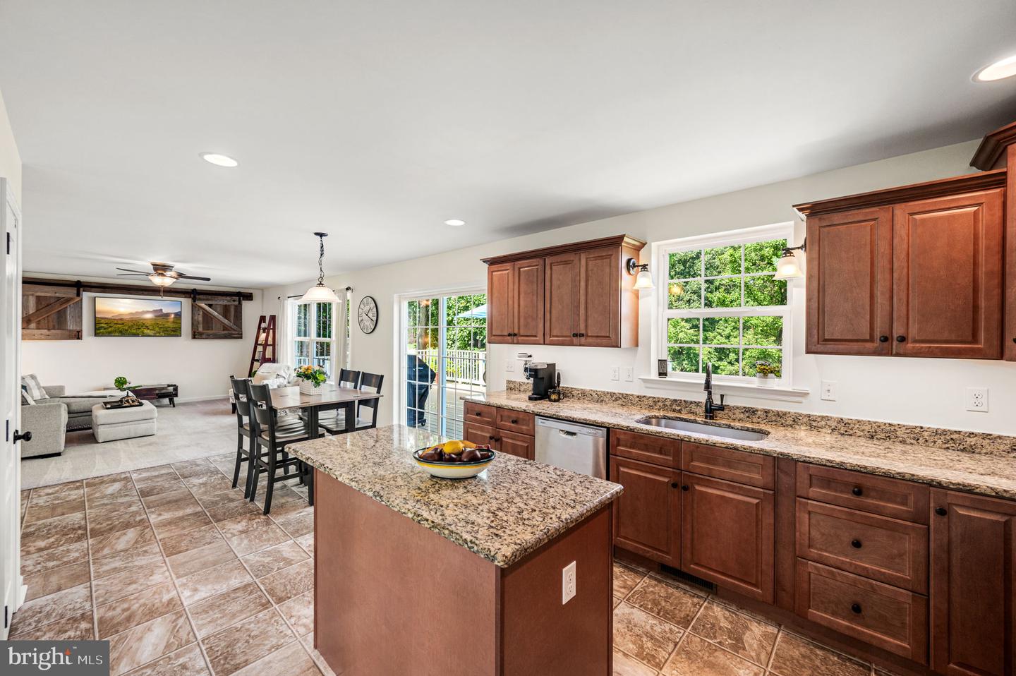 112 Burgundy Property Photo 7
