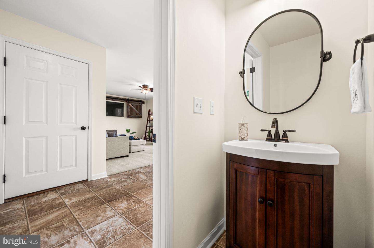 112 Burgundy Property Photo 12
