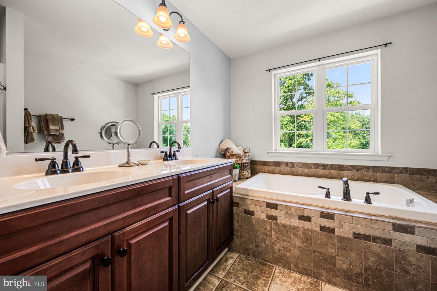 112 Burgundy Property Photo 18