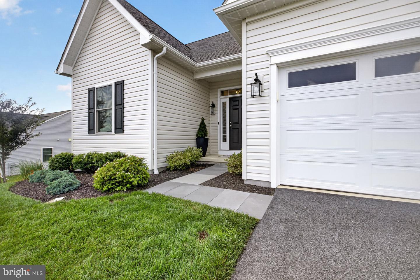 228 Flintwood Dr Property Photo 2