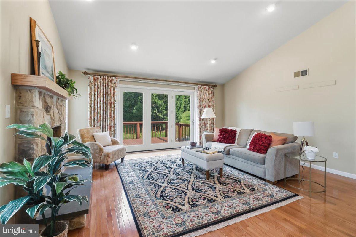 6 Parkside Dr Property Photo 3